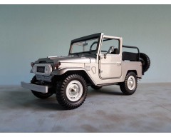 TOYOTA LAND CRUISER DESCAPOTABLE ESCALA 1:24